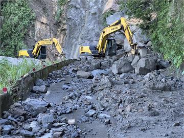 快新聞／嘉義大華公路遇雨落石中斷　縣府、鄉公所回應了