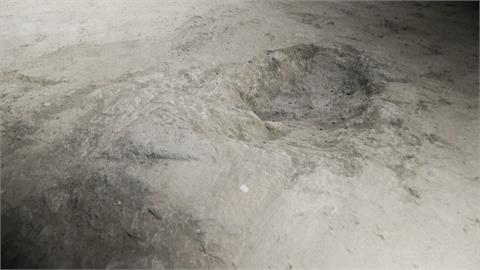 英國驚見「侏儸紀公路」　200個恐龍腳印出土