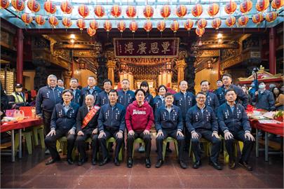 快新聞／人氣超旺！賴總統下午赴桃竹3宮廟參拜　排隊人龍長達2公里