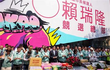 競選總部吸睛登場 賴瑞隆偕陳其邁開箱巨幅「權志隆」塗鴉外牆