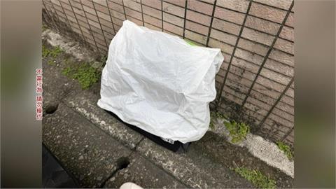 獨家／傻眼！詭異男路邊「丟遺照」　里長拾獲嚇壞