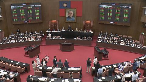 台南民進黨議員喊「協尋謝龍介」　藍黨團回擊批抹黑嗆施政無力