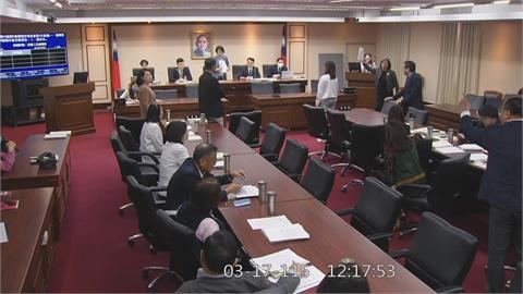 翁曉玲輸不起？立院程序委員會提異議「沒收表決」　綠委氣炸畫面曝