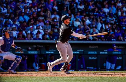 MLB(影)/母親節最暖一轟!生涯首安就是三分砲送球和球棒給媽媽當禮物