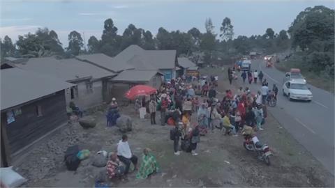 民主剛果火山恐二度噴發 民眾攜家帶眷逃離家園