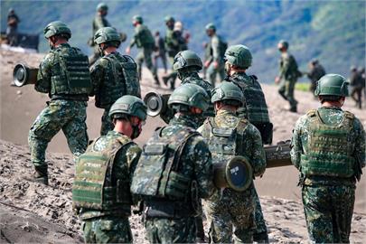 志願役有望調薪「免考試+終身俸20年」超香？在職公務員心動：考慮簽下去