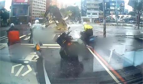 砂輪機切瓦斯管引氣爆炸翻東北側　追瓦斯漏因