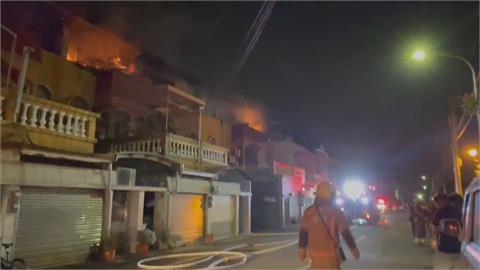 台南透天厝三樓鐵皮加蓋火警　惡火延燒10戶頂樓