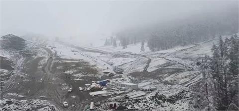 新疆「8月初雪」超罕見！積雪達10公分居民驚呆：這場雪來得太早