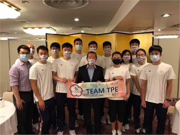 東奧／台灣羽球隊光榮返台　謝長廷送機：為國爭光辛苦了！