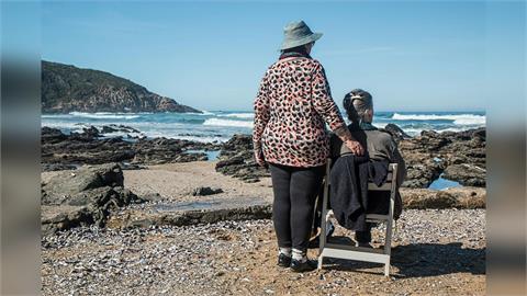 70歲阿嬤靠年金存款供孫讀書6年 退休金吃緊拒資援卻換女兒「這句話」