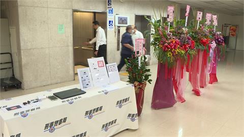 印假名片.假職名章！　無業男「冒名內政部政要」遊走社交圈