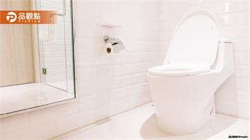 屏東縣府女廁驚見偷拍狼！手機伸入隔間 警方4小時火速逮人