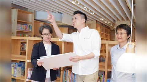 實現市民「圖書館自由」 蕭美琴大讚鄭朝方化腐朽為神奇 用極少資源做到無限擴大