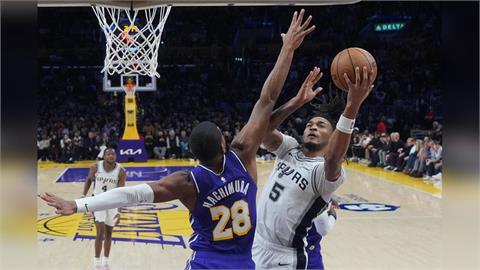 NBA(影)/沒「斑馬」照擊退「詹皇」、唐西奇的湖人!馬刺13分差闖NBA盃4強