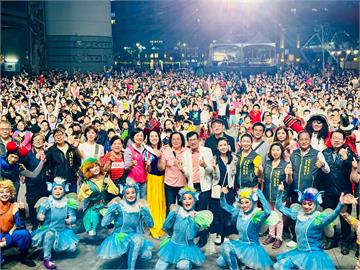 快新聞／紙風車劇團演出「嗨翻板橋體育場」　蘇巧慧：感謝戴瑋姍用心照顧地方