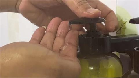 她約男網友家「拍片激戰」洗鴛鴦浴！卻遭壓洗手台「被沐浴乳罐侵犯」下場曝光