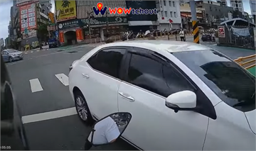 【有片】扯！桃園中壢「這地方」30秒內6車逆向 網：民智未開？