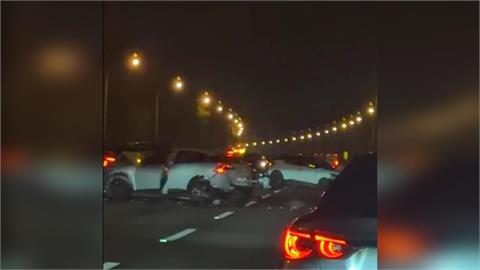 最新／國道苗栗段9車連環撞　零件噴飛3人急送醫