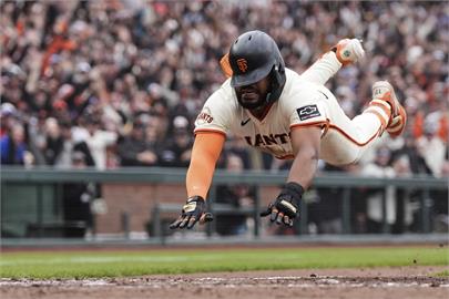 MLB(影)/內野安打竟能跑回致勝分 遊騎兵連續失誤奉送巨人再見勝利