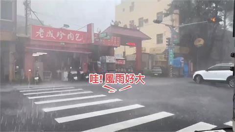 雨用倒的! 　彰化鹿港午後強風暴雨害水漫街頭