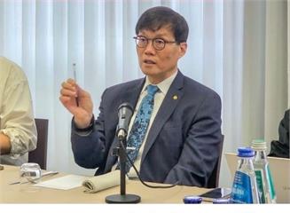 韓央行長打臉賴清德？網友澈夜筆戰　中經院長連賢明：報紙的標題有些出入