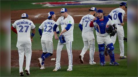 MLB(影)／水手連兩局中「滿壘雙殺計」！美聯冠軍賽藍鳥逼出第七戰