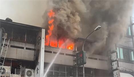 強風助長火勢！台中麵食館竄火煙　兒子自行脫困、老闆夫妻1傷1死