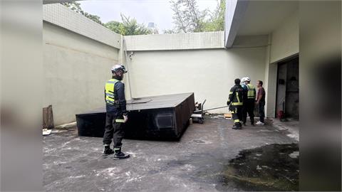 花蓮中正體育館工安悲劇！地震後8分鐘⋯27歲工人遭廢棄燈箱砸死