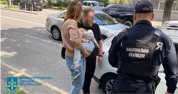 20歲女為創業狠心賣2歲兒「開價72萬」　當場被警逮捕下場慘了