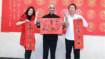 王中平、陳仙梅向黃明勝老師學書法 為《黃金歲月》寫祝賀詞