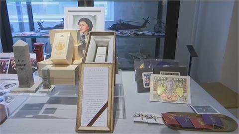 英國女王辭世香港掀懷舊風　民眾湧入展館欣賞紀念文物