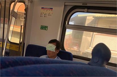 快新聞／國立大學職員被抓包搭台鐵「口罩當眼罩」 嘉縣府：可依法開罰