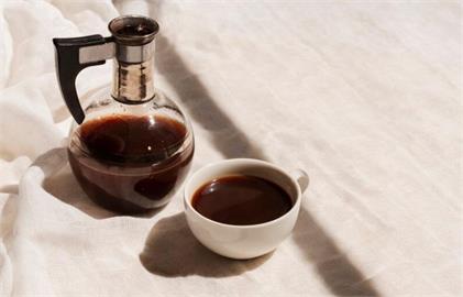 小心咖啡因過量！別喝超過300毫克　醫師：「9種人」不適合喝咖啡