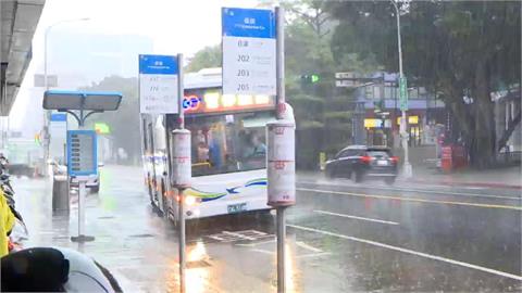 快新聞／午後雨彈開轟！14縣市大雨特報　慎防雷擊強陣風