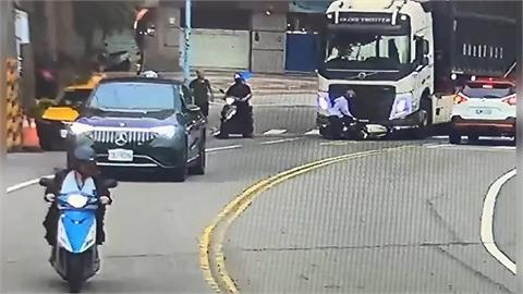 快新聞／陸上衝浪？桃園龜山爆「卡車拖行機車事故」　驚悚畫面曝光