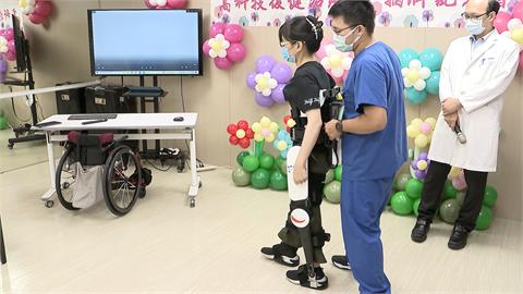 鋼鐵人「下肢外骨骼機器人」　助患者重新站起來