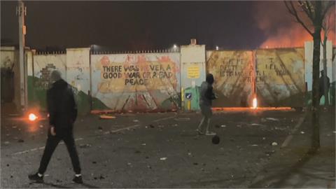 丟汽油彈還劫車! 北愛爾蘭示威者爆衝突