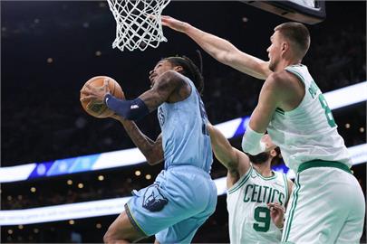 NBA(影)／這記「拉桿反手爆扣」太狂！莫蘭特才說不灌籃　忍不住再秀美技