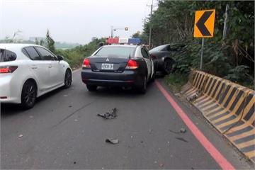 通緝犯拒檢失控撞小黃 4港客受驚嚇
