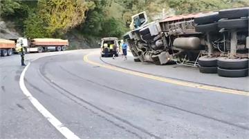 一天兩起！國1與蘇花公路 大車翻覆意外