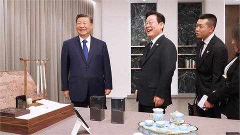 中韓峰會李在明揪習近平玩自拍　PO文稱拍到「人生照片」