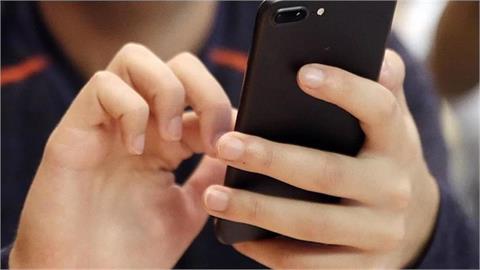 iPhone又藏神功能！輸入「1關鍵字」秒查航班　網驚呼：用了回不去了