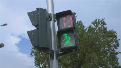 快新聞／「小綠人閃爍」行人到底能不能衝？新制即將出爐了　最快4月上路