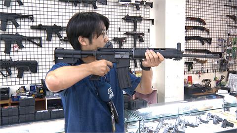 竹市處長施淑婷曬帥氣持槍照惹議　網友酸：毀容式持槍