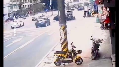 警匪追逐！通緝犯駕車企圖衝撞警方　一路違規撞人掉落稻田就逮
