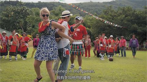 最難忘回憶！英國人妻參加「原住民豐年祭」　見族人一同跳舞感動落淚