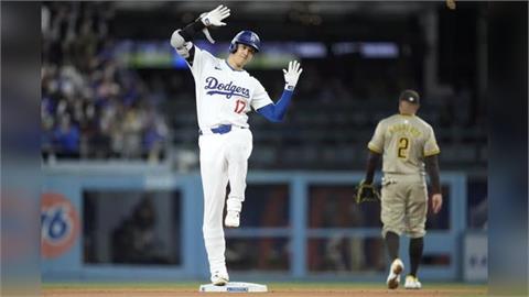 MLB(影)／「歹勢！打到你！」跳慶祝舞打中對手頭！大谷急道歉網讚：禮貌又可愛