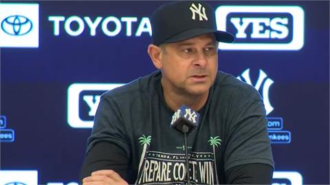 MLB(影)／洋基總教練Boone親邀高人指點！　前隊友傳奇賽揚巨投將來春訓營