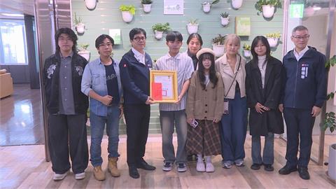 路見不平助被打老翁　男大生見義勇為受表揚